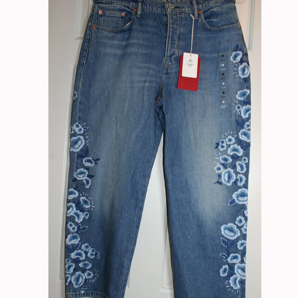 Lucky Brand Women’s Embroidered Blue Flowers Mid Rise Crop Jeans Size 12/31